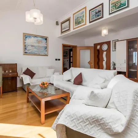 Apartament Awesome In With House Sea View Ičići