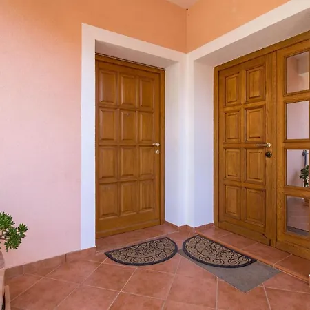 Apartament Awesome In With House Sea View