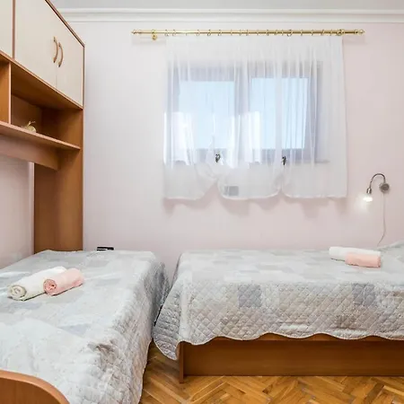 Apartment 2 Bedroom Front In Ičići