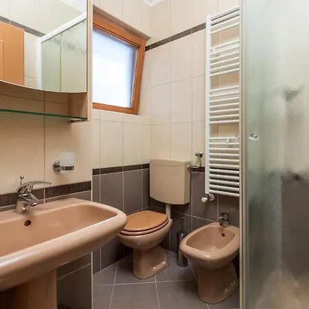 2 Bedroom Front In Apartment