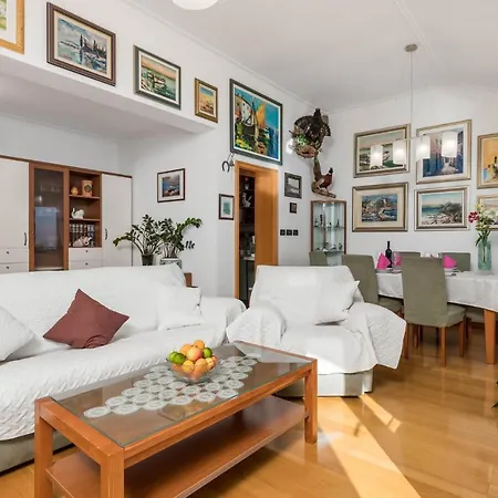 Lejlighed 2 Bedroom Front In Ičići